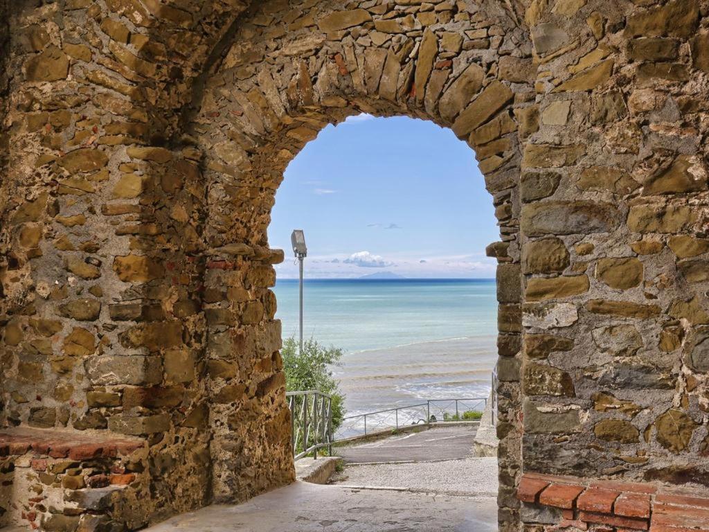 Ampio Bilocale Nel Centro Storico Castiglione Della Pescaia Apartment Exterior photo